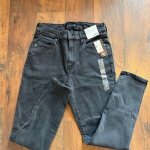 Black Women’s Aero high rise Fit Jeans- 12 Regular NwT